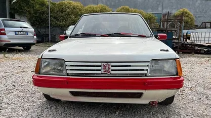 Usata Peugeot 205 100 CV (73 kW) 1989 Utilitaria
