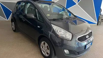 Usata Kia Venga 90 CV (66 kW) 2014 Grigio Utilitaria