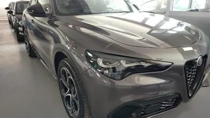 Grigio Usata 2024 Alfa Romeo Stelvio Veloce SUV | 35.950 € (Ottimo prezzo)