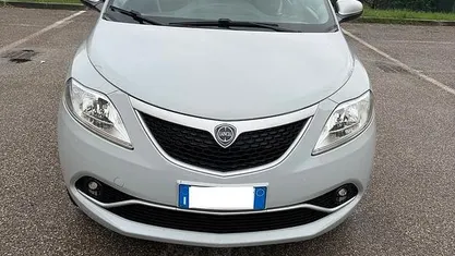 Usata Lancia Ypsilon 84 CV (61 kW) 2016 Utilitaria
