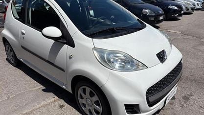 Usata Peugeot 107 Access 68 CV (50 kW) 2013 Bianco Utilitaria