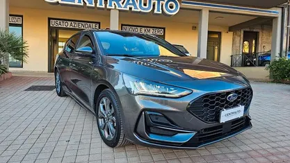 Usata Ford Focus ST-Line 125 CV (91 kW) 2022 Grigio Berlina