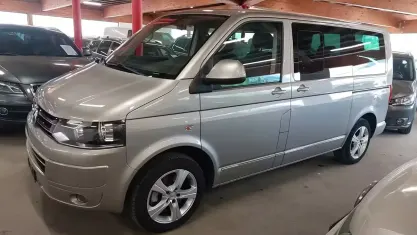 Begagnad VW Multivan 180 HK (132 kW) 2010 Grå Minibuss
