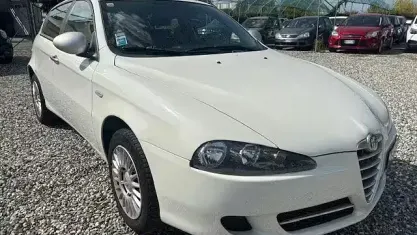 Usata Alfa Romeo 147 Progression 105 CV (77 kW) 2010 Bianco Utilitaria