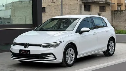 Usata VW Golf VII Life 115 CV (84 kW) 2021 Bianco Utilitaria