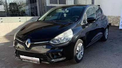 Nero Usata 2017 Renault Clio IV Zen Tre volumi | 6998 € (Ottimo prezzo)