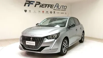 Grigio artense Usata 2023 Peugeot 208 Allure Due volumi | 17.500 € (Buon prezzo)