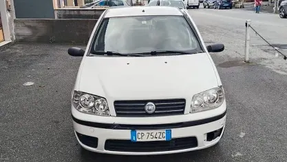 Usata Fiat Punto Dynamic 69 CV (50 kW) 2005 Bianco Utilitaria