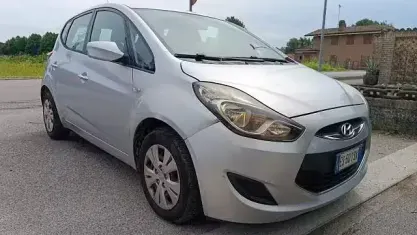 Usata Hyundai ix20 Comfort 77 CV (56 kW) 2013 Grigio Utilitaria