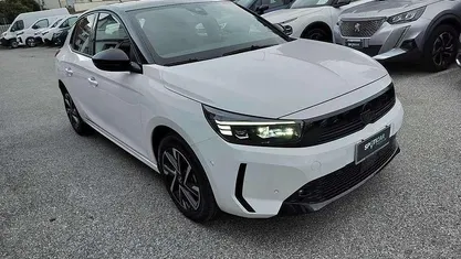 Bianco Nuova 2025 Opel Corsa Tre volumi | 16.200 € (Buon prezzo)