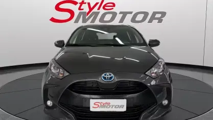 Usata Toyota Yaris Hybrid Business Edition 92 CV (67 kW) 2024 Grigio Berlina