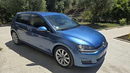 Blu/azzurro Usata 2015 VW Golf VII Highline Tre volumi | 11.500 € (Buon prezzo)