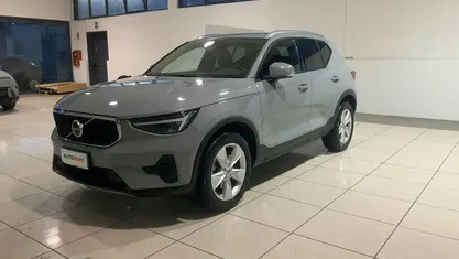Grigio Usata 2024 Volvo XC40 Core SUV | 26.799 € (Ottimo prezzo)