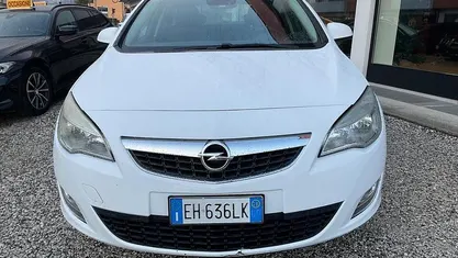 Bianco Usata 2011 Opel Astra Cosmo Station wagon | 4500 € (Buon prezzo)