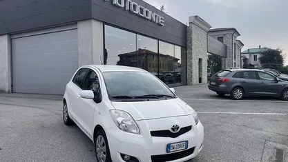 Bianco Usata 2009 Toyota Yaris Sol Tre volumi | 3999 € (Buon prezzo)
