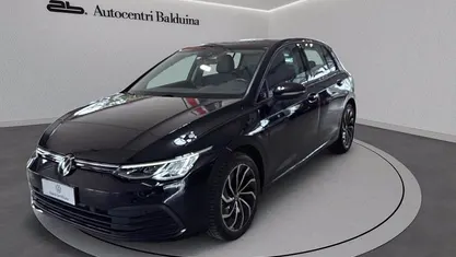 Usata VW Golf VIII Life 110 CV (80 kW) 2023 Nero perla Berlina