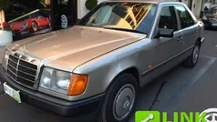 Oro Usata 1986 Mercedes 200 Tre volumi | 3300 €