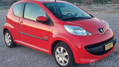Usata Peugeot 107 68 CV (50 kW) 2008 Rosso Utilitaria