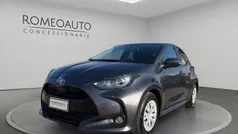 Grigio Usata 2022 Toyota Yaris Hybrid Business Edition Tre volumi | 17.490 € (Super prezzo)