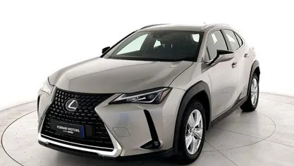 Usata Lexus UX 250h Business Edition 146 CV (107 kW) 2022 Argento SUV