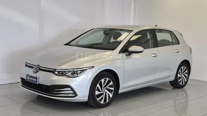 Grigio Usata 2022 VW Golf Style Tre volumi | 26.590 € (Buon prezzo)