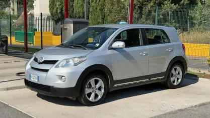 Usata Toyota Urban Cruiser Luxury 100 CV (73 kW) 2010 Grigio Utilitaria