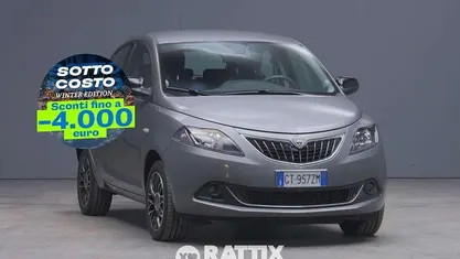 Grigio pietra Usata 2024 Lancia Ypsilon Due volumi | 12.178 € (Buon prezzo)