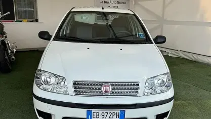 Usata Fiat Punto Active 60 CV (44 kW) 2010 Bianco Utilitaria