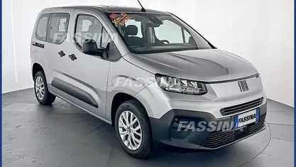 Usata Fiat Doblò 131 CV (96 kW) 2024 Grigio Monovolume