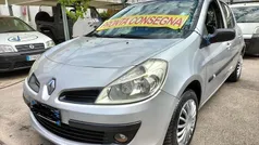 Grigio Usata 2007 Renault Clio II Tre volumi | 2200 € (Buon prezzo)