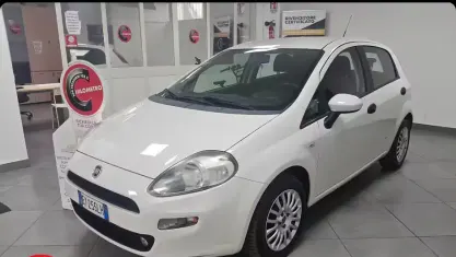 Usata Fiat Punto Street 75 CV (55 kW) 2015 Bianco Utilitaria