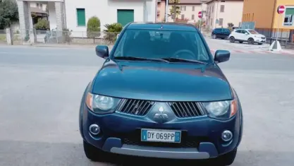 Usata Mitsubishi L200 136 CV (100 kW) 2009 Blu Pick-up