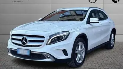 Usata Mercedes GLA200 136 CV (100 kW) 2015 Bianco SUV