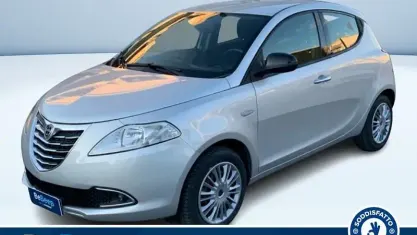 Begagnad Lancia Ypsilon Gold 69 HK (50 kW) 2011 Silver Halvkombi