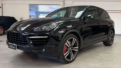 Usata 2012 Porsche Cayenne Turbo SUV | 23.500 € (Buon prezzo)