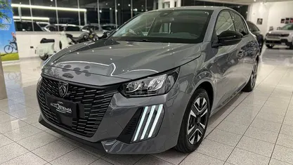 Usata Peugeot 208 Allure 100 CV (73 kW) 2025 Grigio selenium Utilitaria
