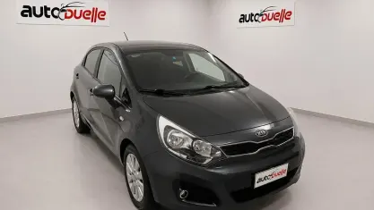 Usata Kia Rio LX 75 CV (55 kW) 2012 Grigio Berlina