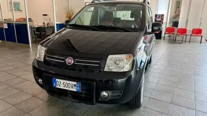 Usata Fiat Panda 4x4 Climbing 60 CV (44 kW) 2010 Nero Utilitaria