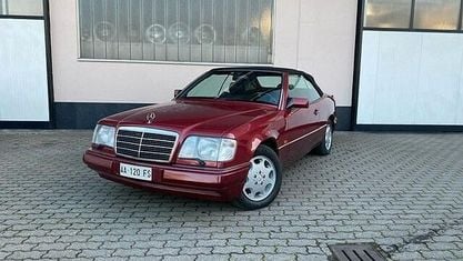 Usata Mercedes E200 136 CV (100 kW) 1994 Viola Cabrio