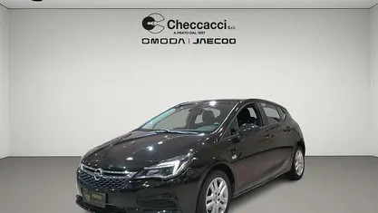 Nero Usata 2017 Opel Astra Tre volumi | 8499 € (Super prezzo)
