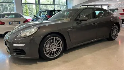 Usata Porsche Panamera 250 CV (183 kW) 2013 Grigio Utilitaria