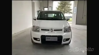 Usata Fiat Panda Climbing 60 CV (44 kW) 2010 Bianco Utilitaria