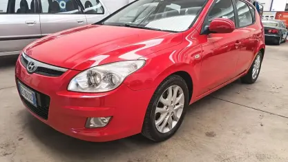 Usata Hyundai i30 Dynamiq 115 CV (84 kW) 2010 Rosso Berlina