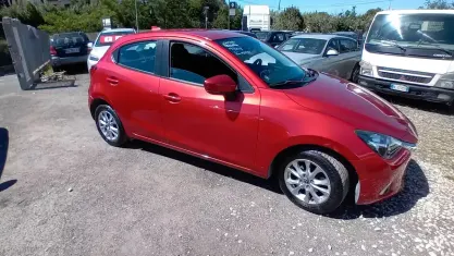 Usata Mazda 2 Evolve 105 CV (77 kW) 2018 Rosso Berlina