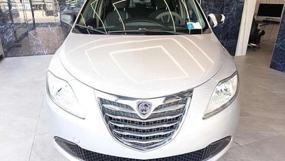Usata Lancia Ypsilon Silver 95 CV (69 kW) 2014 Grigio scuro Utilitaria
