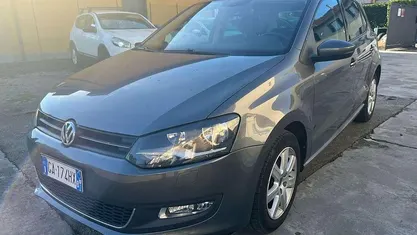 Usata 2011 VW Polo Highline Tre volumi | 5200 € (Buon prezzo)