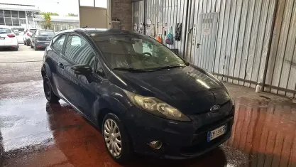 Usata Ford Fiesta 97 CV (71 kW) 2013 Blu Berlina