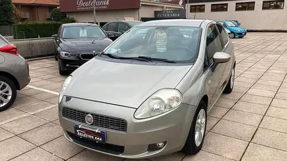 Usata Fiat Grande Punto Dynamic 90 CV (66 kW) 2008 Grigio Utilitaria