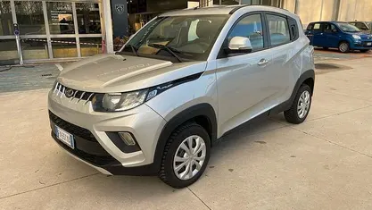 Usata Mahindra KUV100 83 CV (61 kW) 2019 Grigio SUV