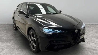 Nero met Usata 2023 Alfa Romeo Stelvio Sprint SUV | 28.900 € (Buon prezzo)